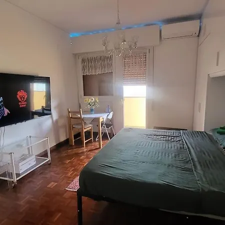 In The Skyline, Appartement